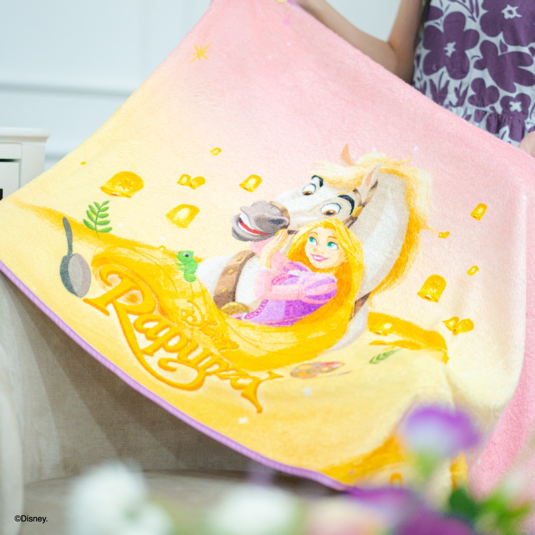 ผ้าคลุมไหล่ DISNEY รุ่น RAPUNZEL สี Pink Yellow1