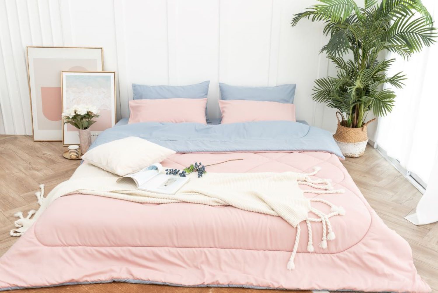 SANTA BEDDING SETผ้าปู+ผ้าห่มนวม 6 ฟุต สีฟ้า-ฟ้า/ชมพู 01