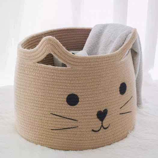 Chiranatda ตะกร้าใส่ผ้าเชือกฝ้ายถักผ้าลินินปักลายแมว สีน้ำตาล-1