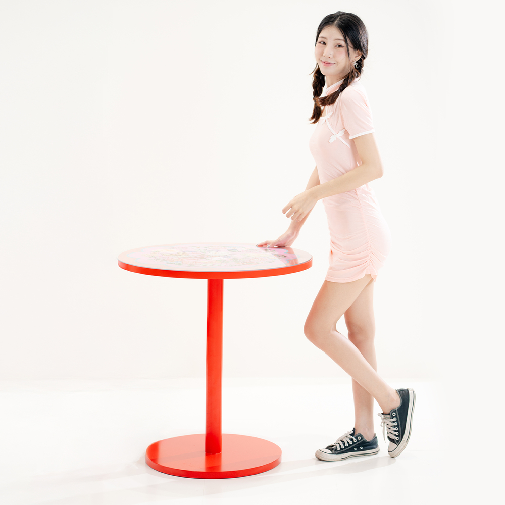 โต๊ะไม้กลม KC-PLAY รุ่น LUVI กระจกพิมพ์ลาย สีแดง