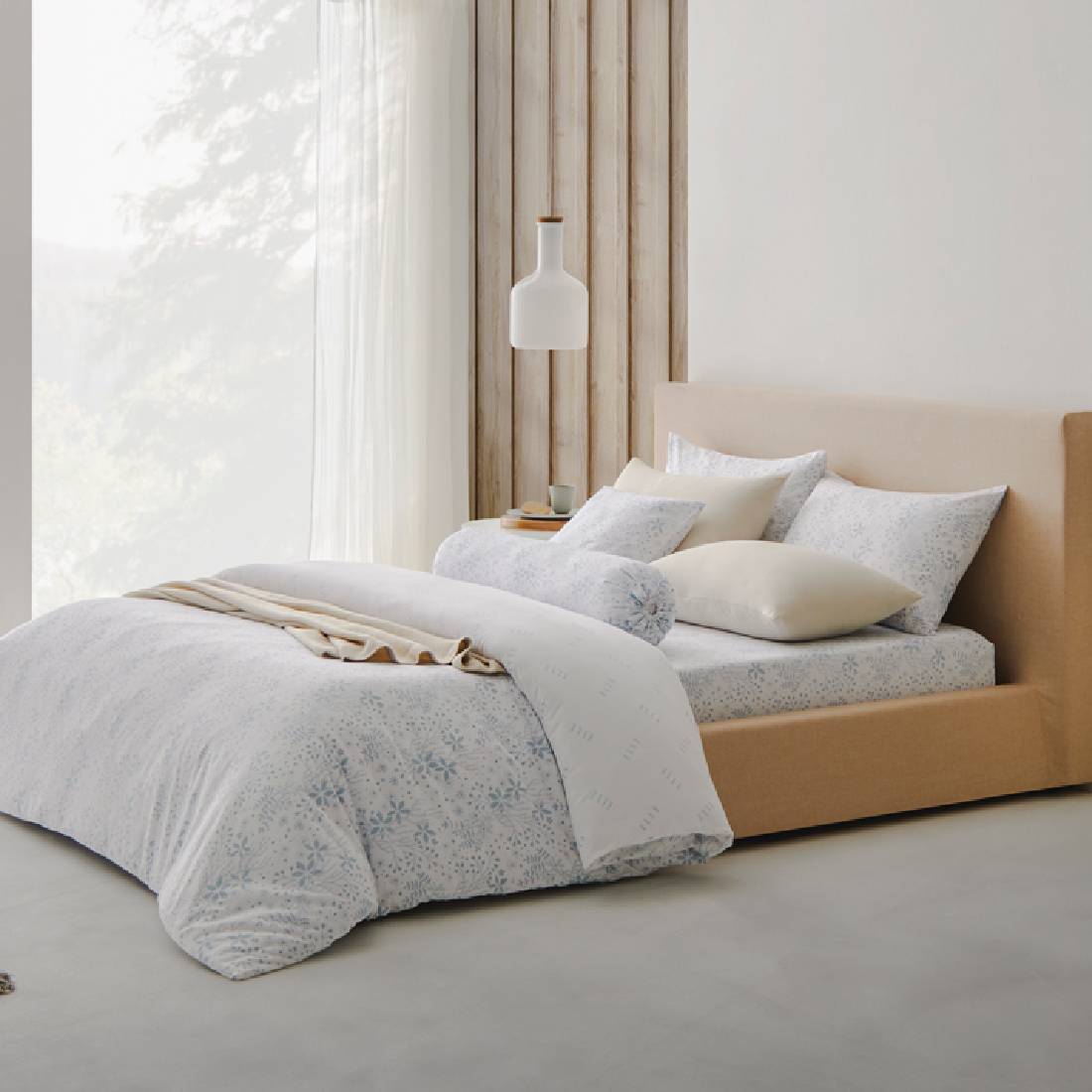 ชุดผ้าปูที่นอนพร้อมนวม ELLE Decor รุ่น Jardin De Fleur : Jardin-01 6 ฟุต (6 ชิ้น)