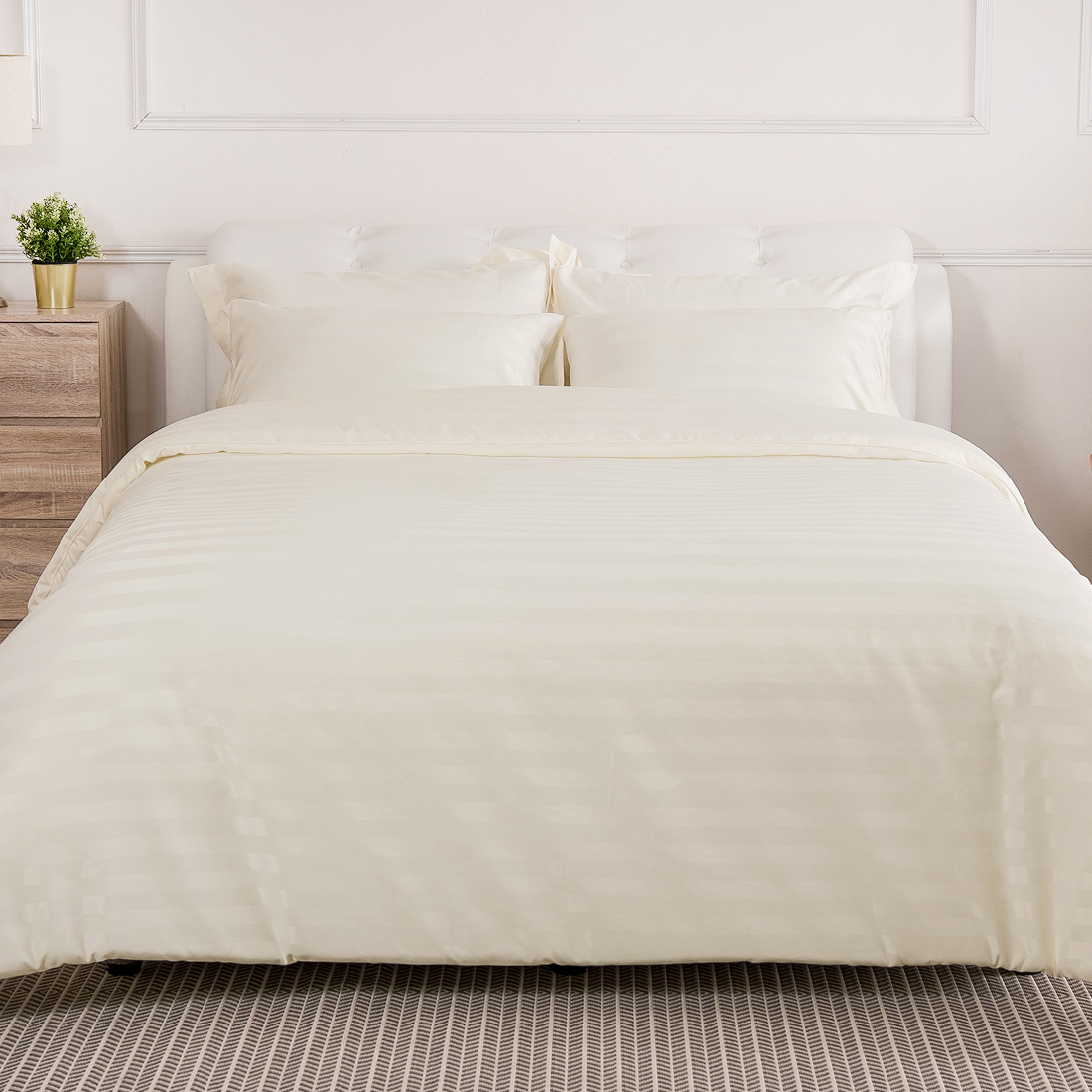 Lucky ชุดผ้าปูที่นอนทอลายพร้อมผ้านวม Micro Touch Premium Hotel Collection ขนาด 5 ฟุต ลาย MP 003-1